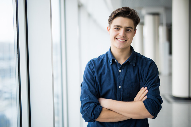 etudiant souriant etudiant souriant