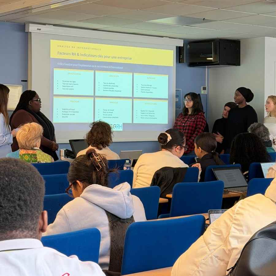 Étudiants ESGRH en atelier Management des RH international