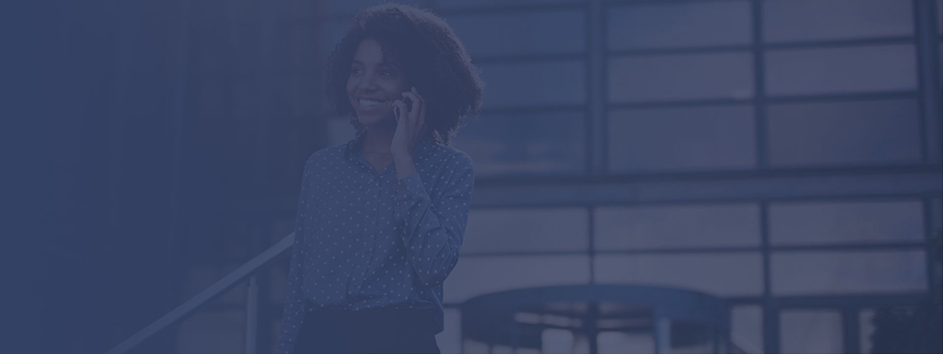 etudiante ressources humaines au téléphone